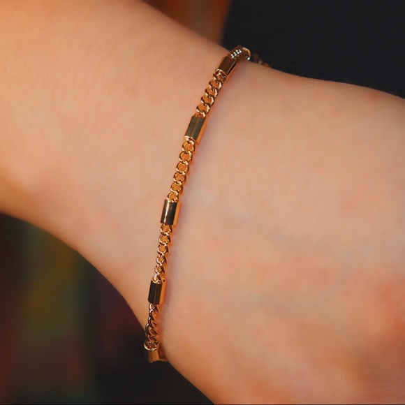 Gold Chain Link Bracelet - Picture 1 of 1